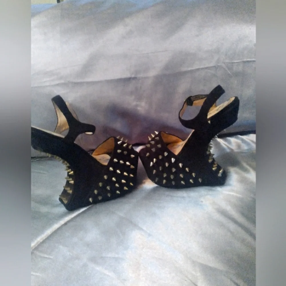 Stellettos - Picture 1 of 4